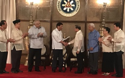 Duterte receives ConCom’s draft Federal Constitution